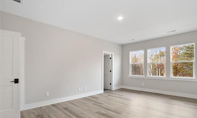 Building Photo - End-Unit Townhome w/3BR + 2-Car Garage + Balcony