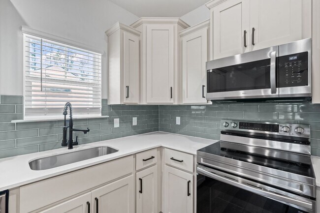 Building Photo - 145 Waters Cir
