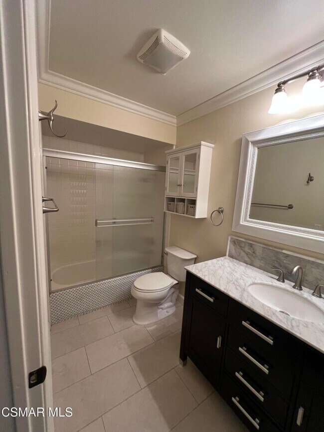 Building Photo - 334 W Avenida De Las Flores