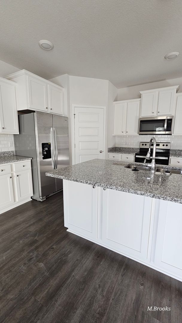 Building Photo - Beautiful home in Grand Oaks Village, Lake...