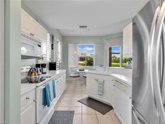 Building Photo - 9071 Las Maderas Dr