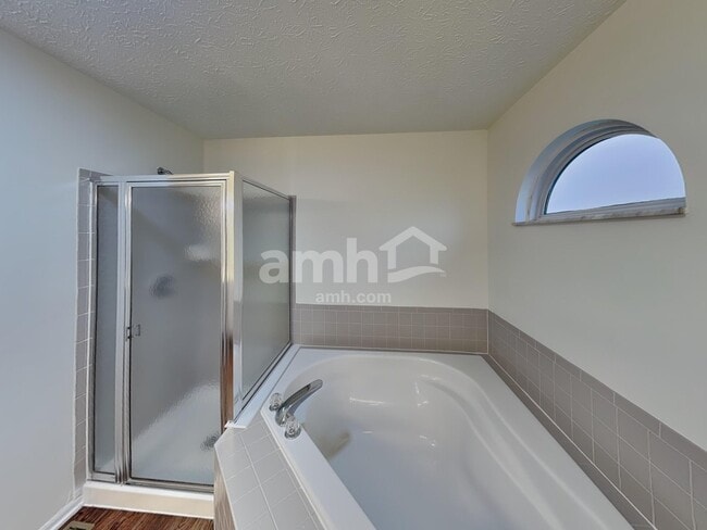 Building Photo - 912 Wallace Dr