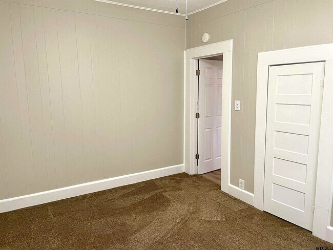 Building Photo - 910 N Newsom St