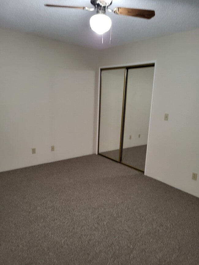 Building Photo - 333 Rim Rock Cir