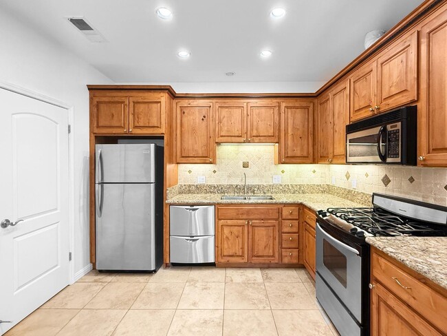 Building Photo - 456 Gabilan St