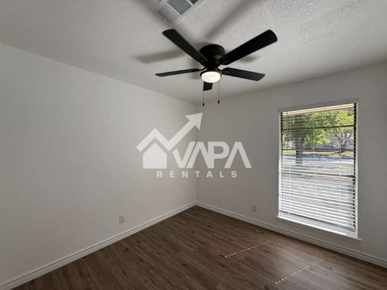 Building Photo - 4103 Family Tree Dr