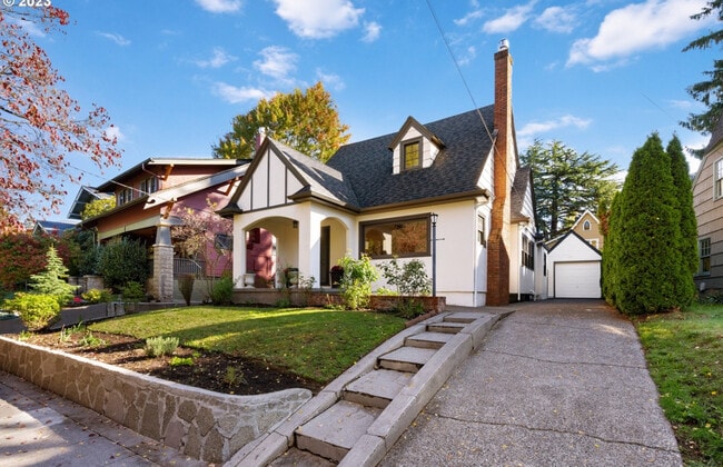 Building Photo - 522 NE Royal Ct