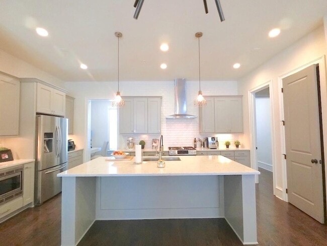 Building Photo - 871 3rd St