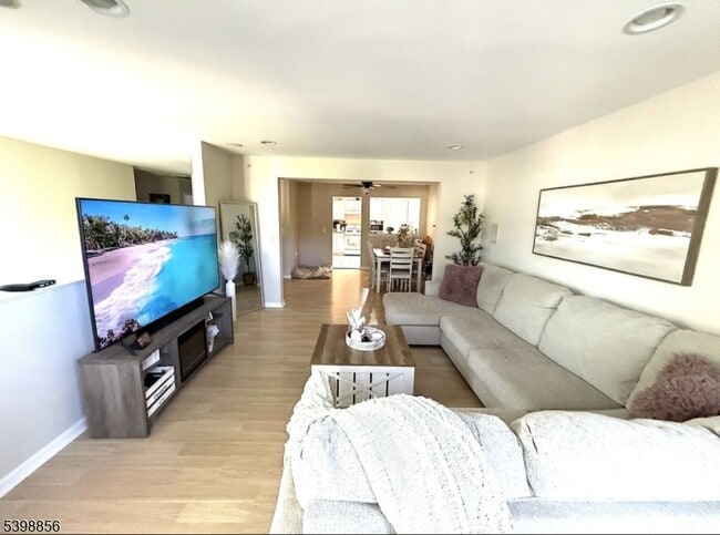 Building Photo - 189 Sunshine Dr