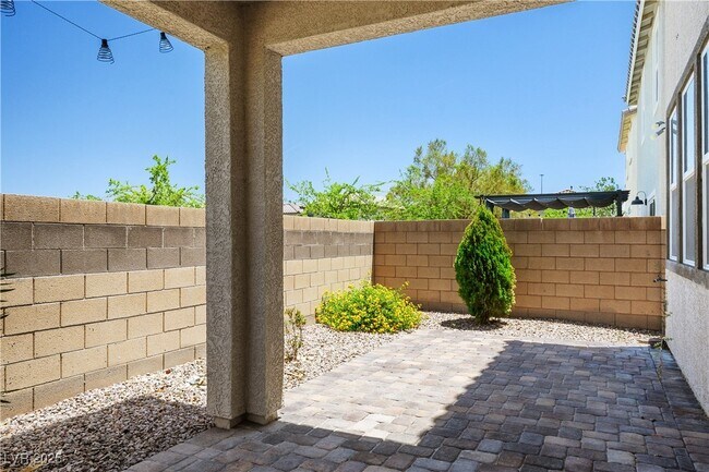 Building Photo - 9136 Cocowoods Pl