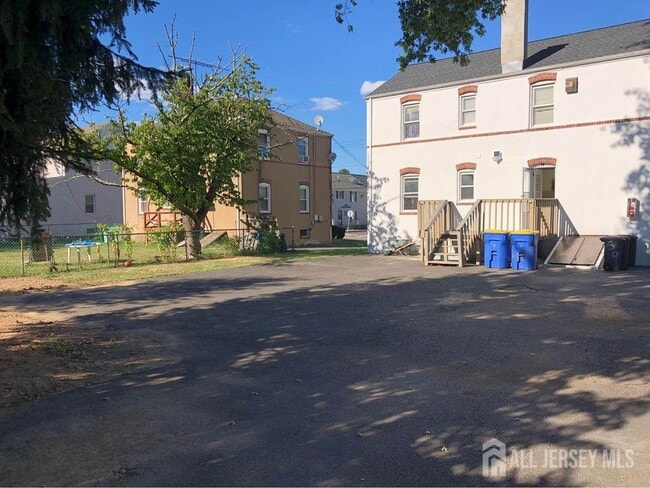 Building Photo - 148 Main St