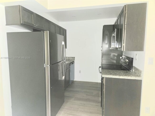 Building Photo - 10784 N Kendall Dr