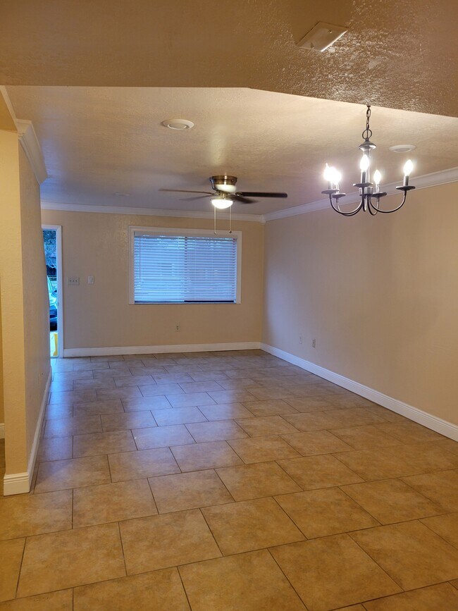 Building Photo - 631 Northlake Blvd