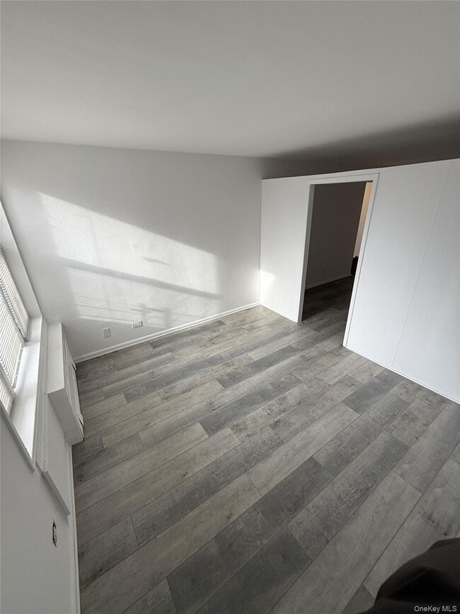 Building Photo - 83-30 Vietor Ave