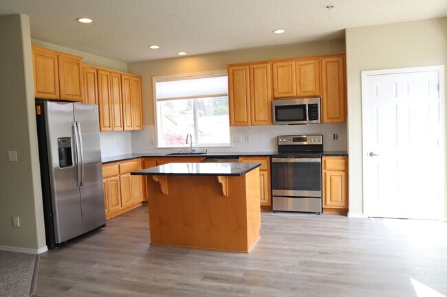 Building Photo - 9507 NE 39th Ave