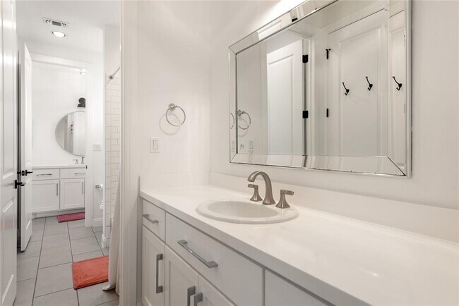 Building Photo - 716 Crestone Stream Dr