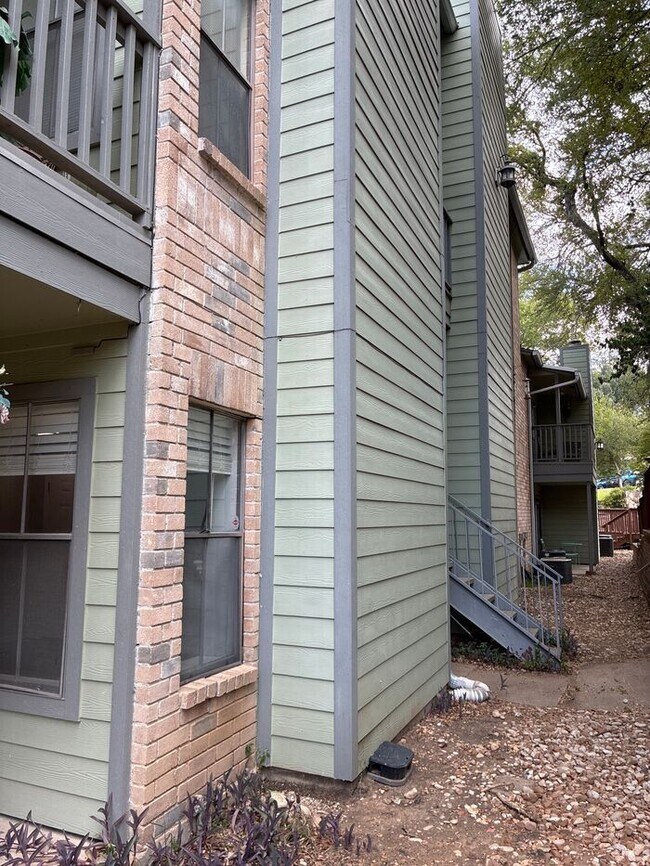 Building Photo - Charming 4 beds 3 baths in Austin!
