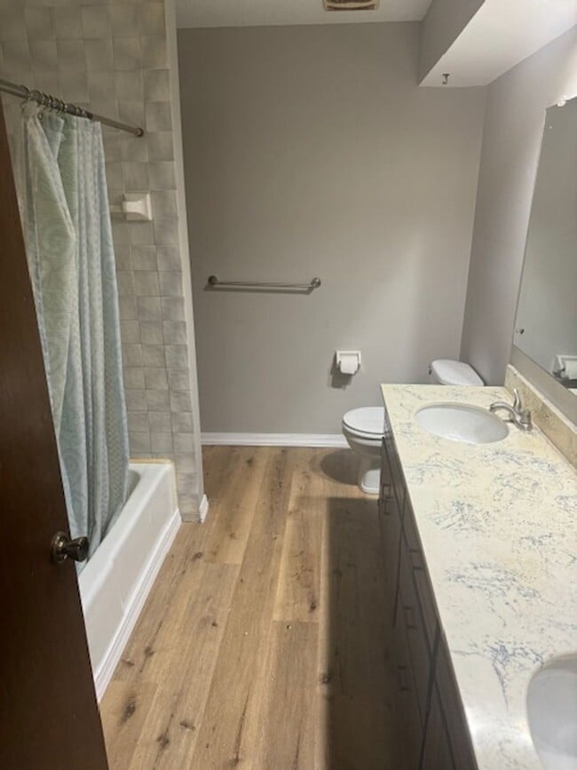 Building Photo - Updated 3 bed overlooking Pond. Available ...