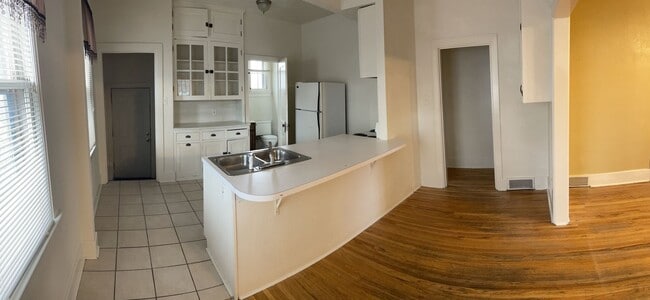 Building Photo - 717 16th St