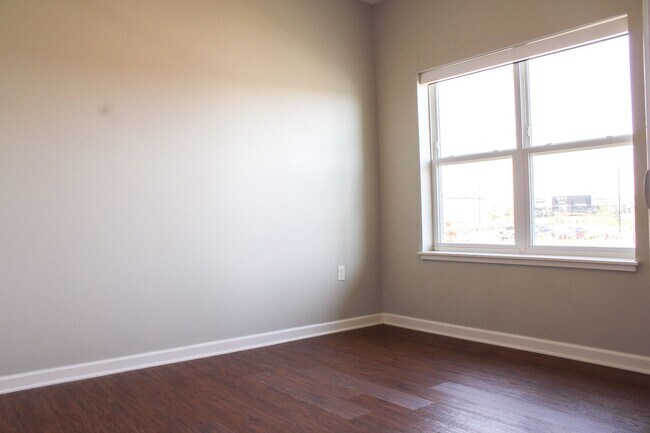 Building Photo - 3201 Redhawk St