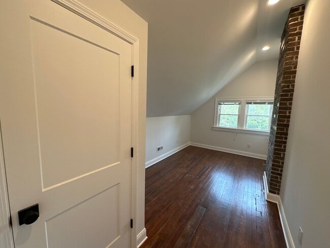 Building Photo - N 4th St 2067-2069 GW2