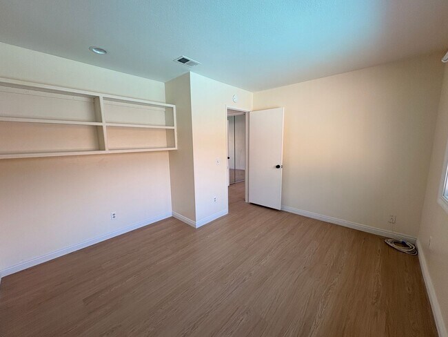 Building Photo - Rancho Cucamonga Gem – Stylish Single-Stor...