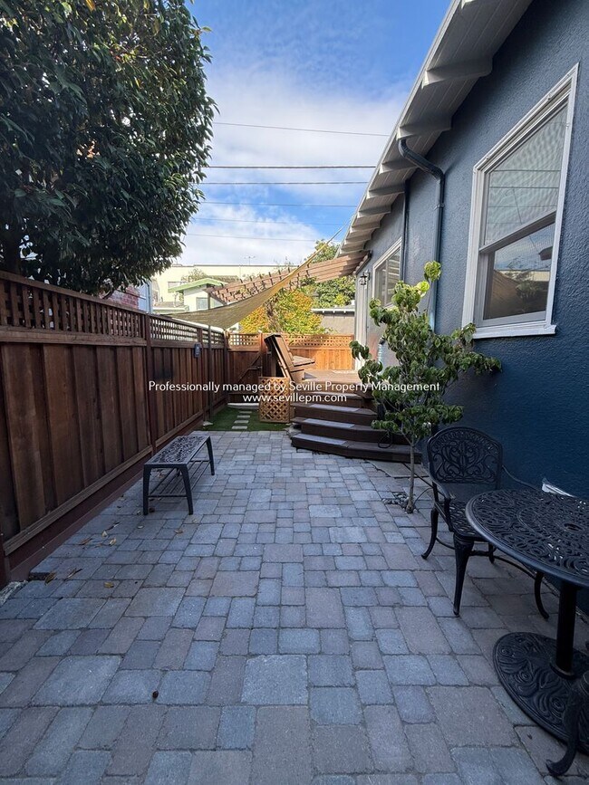Building Photo - Charming 1920s Alameda East End  2BR+ / 1B...