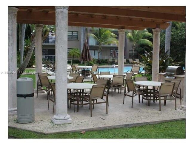 Building Photo - 9301 SW 92nd Ave