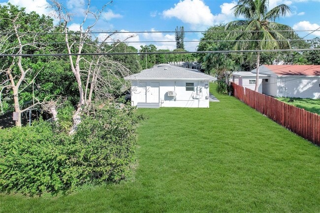 Building Photo - 2212 Roosevelt St