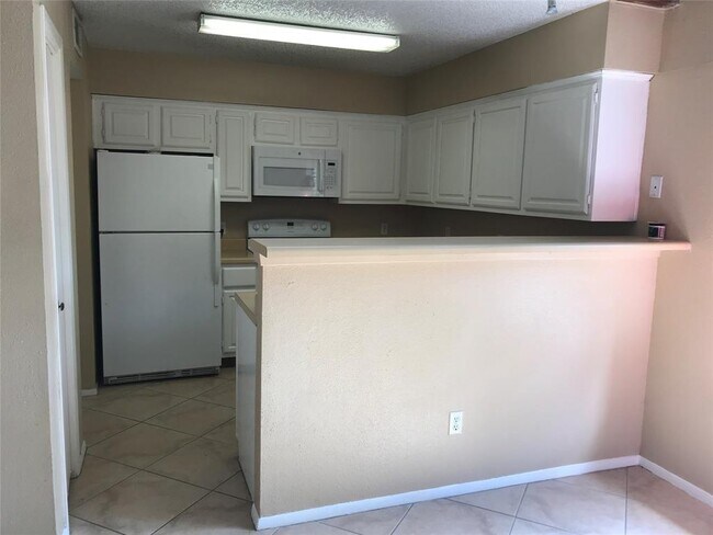 Building Photo - 200 Pecan Dr