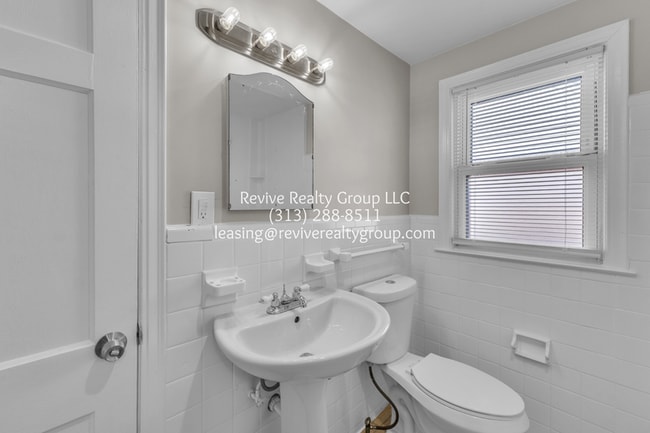 Building Photo - 18010 Sorrento Ave