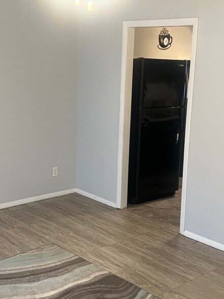 Building Photo - 505 W 53rd Ave