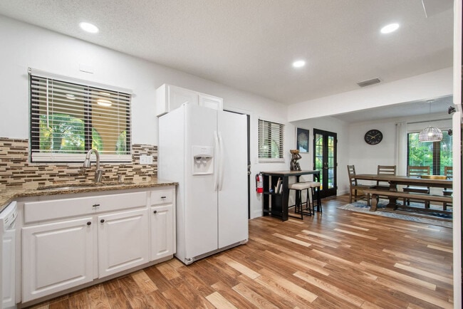 Building Photo - 612 Montezuma Dr