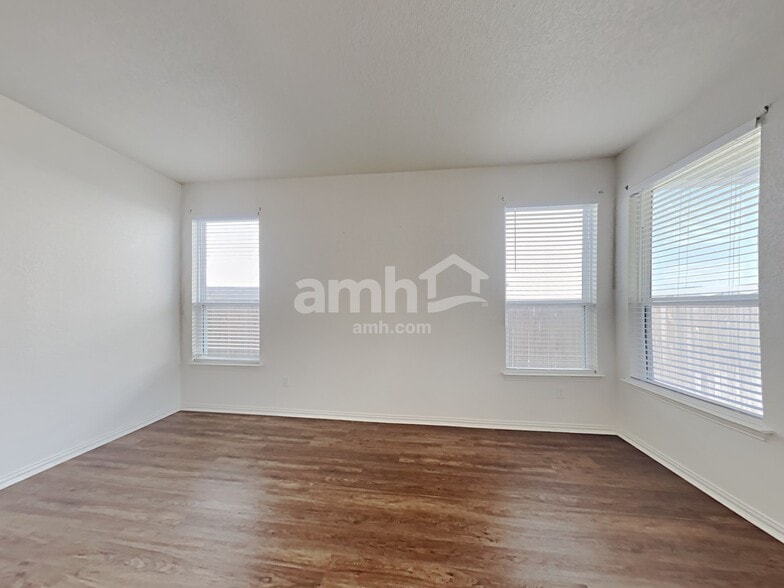 Building Photo - 2732 Geronimo Creek