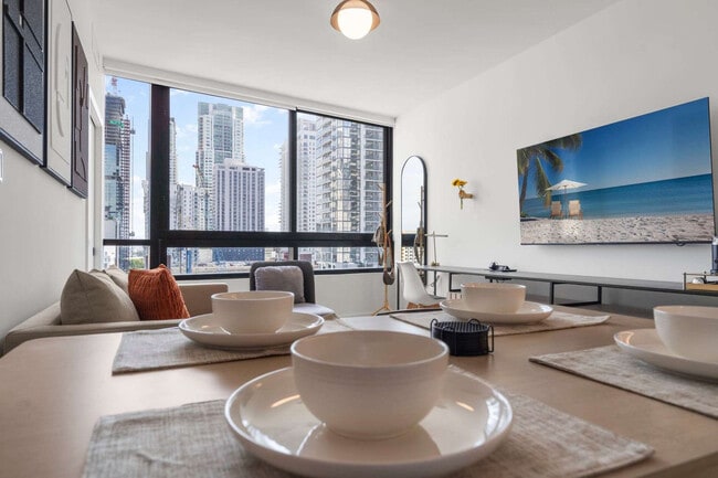 Building Photo - 225 N Miami Ave