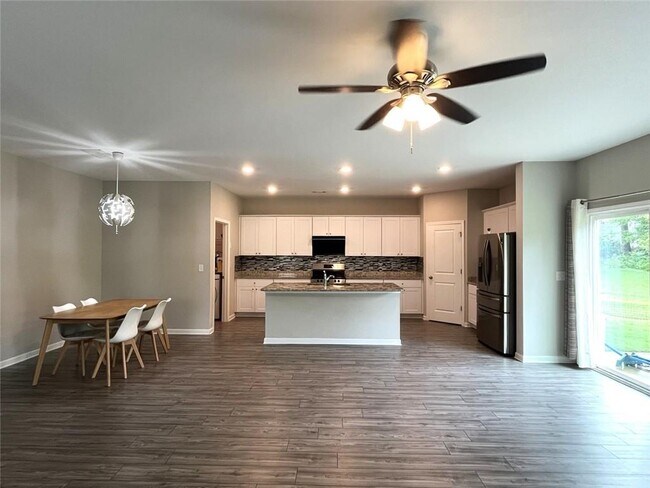 Building Photo - 4707 Waxwing St