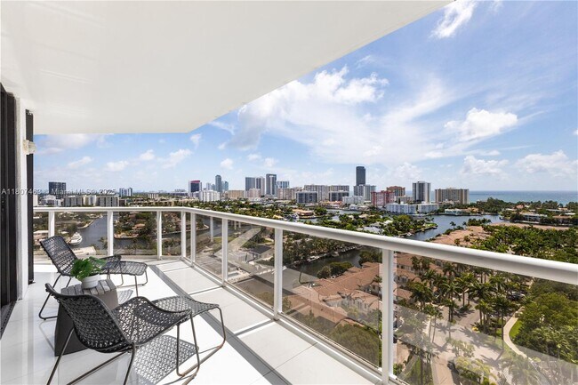 Building Photo - 3640 Yacht Club Dr