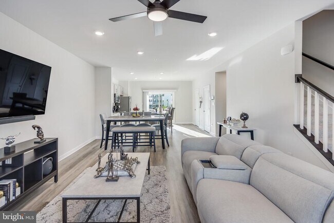 Building Photo - 345 Soft Rush Ln