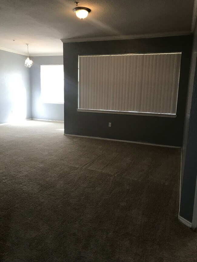 Building Photo - 2586RTJ.Madison 1110(100)