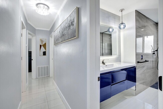 Building Photo - 2260 NE 62nd St