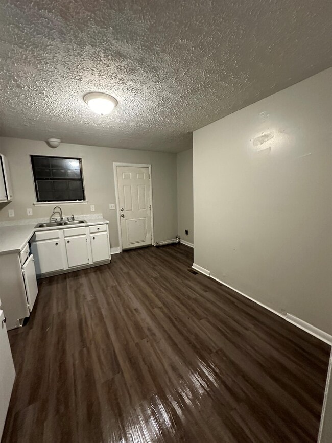 Building Photo - 508 Cedarmont Dr