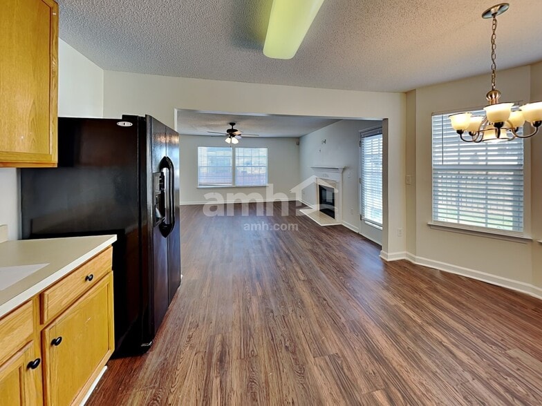 Building Photo - 1014 Holly Park Dr