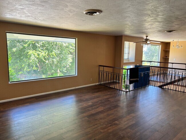 Building Photo - 3 Bed, 2 bath house located in Eugene