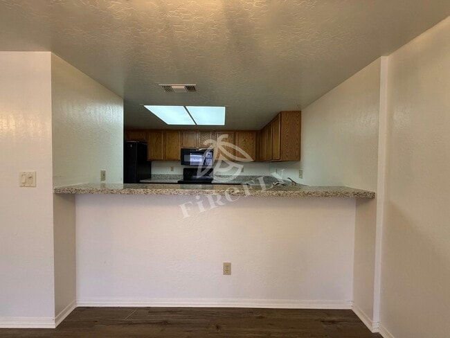 Building Photo - 1111 W Summit Pl