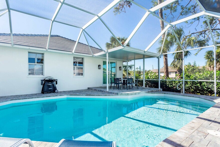 Building Photo - 851 108th Ave N