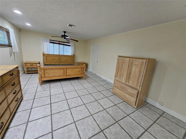 Building Photo - 2016 NE 26th Dr