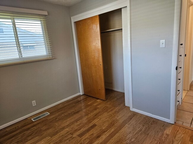 Building Photo - Spacious 4 Bed Bountiful Home | Central Location & Covered Parking