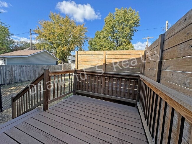 Building Photo - Charming 2 Bedroom/2 Bathroom House Coming Soon!