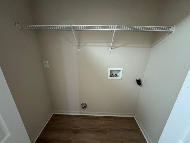 Building Photo - 17/19 Brookstone Drive