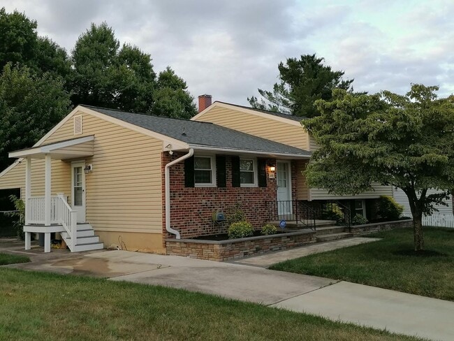 Building Photo - Charming 3Bed/3Bath SFH in Nottingham